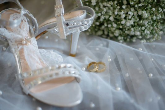 What’s the Difference Between Save the Dates and Invitations?